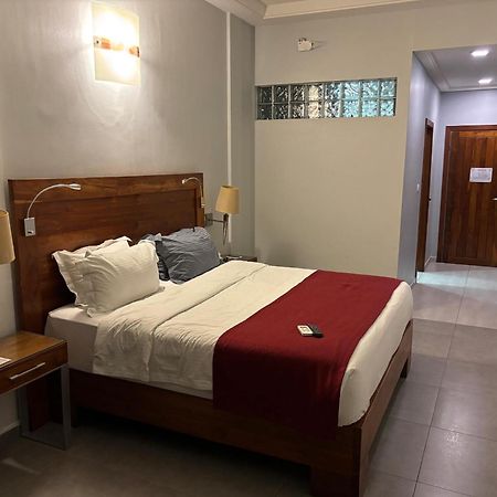 Hotel Du Lac Котону Экстерьер фото