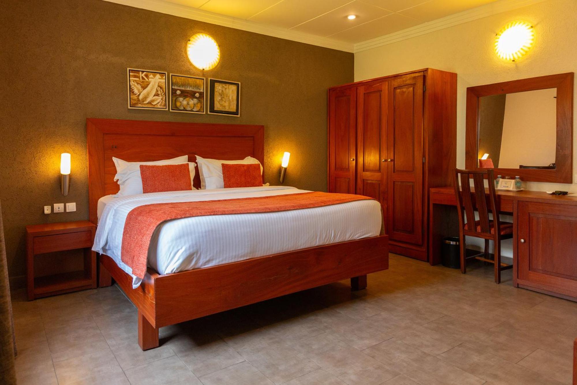 Hotel Du Lac Котону Экстерьер фото